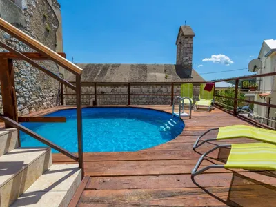 PoolOfHouse