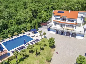 Ferienhaus für 12 Personen (445 m²) in Bribir