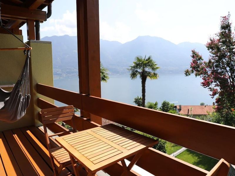 Balkon mit wunderschöner Aussicht auf den Lago Maggiore