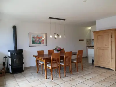 Esstisch und Schwedenofen