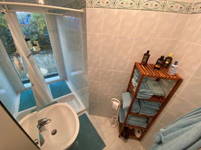 Badezimmer mit Dusche zum Master Bedroom