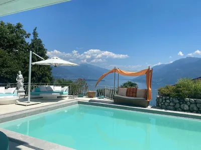 Pool 5 x 10 m mit Rausch Sofas (2) Dedon Day Dream & Glatz Sonnenschirm schwenkbar
