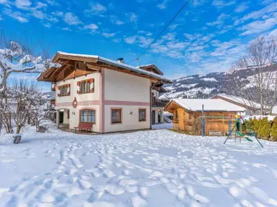 Außenseite Ferienhaus [Winter]