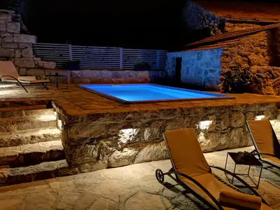 PoolOfHouse