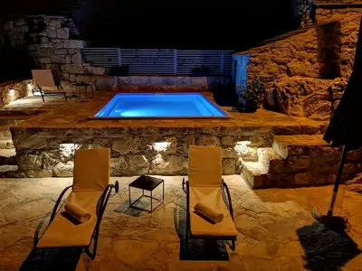 PoolOfHouse