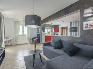 23946226-Ferienhaus-12-Brovinje-300x225-3