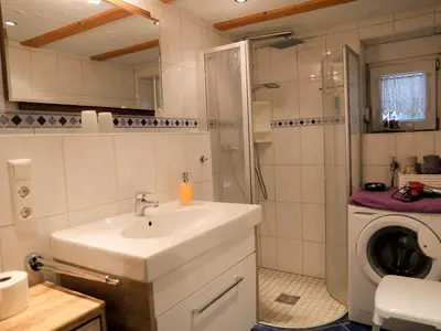 Bad/Dusche. Badezimmer mit einer Wellness-Dusche