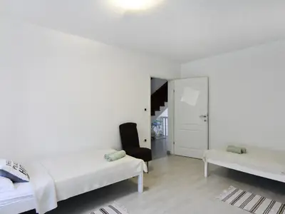 Schlafzimmer 2 mit zwei Einzelbetten (2x80x160)