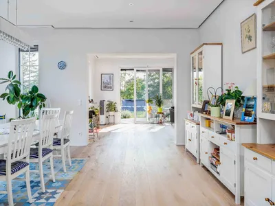 Esszimmer und Wohnzimmer mit Blick auf der Terasse
