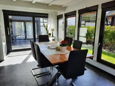 Essbereich_Christine mit Blick über die Terrasse