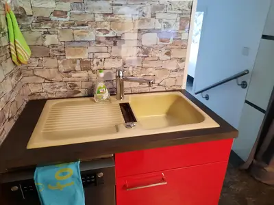 Spülbereich mit Treppe zu den unteren Schlafräumen