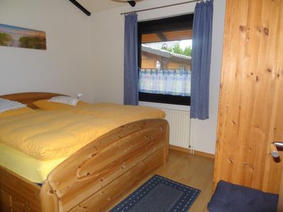 Schlafzimmer 1 mit hochwertigen Matratzen