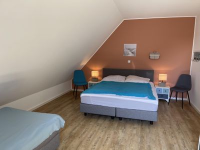 1. OG Hauptschlafzimmer mit Doppelbett