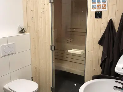Bad/Dusche mit Sauna