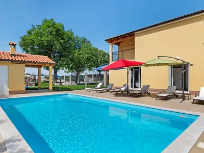 PoolOfHouse