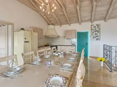 Küche und Essbereich