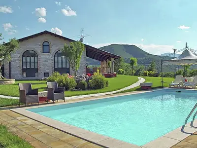 PoolOfHouse