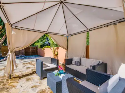 PoolOfHouse