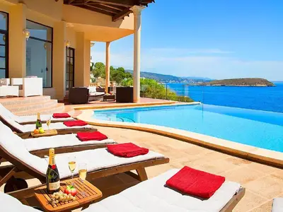 Terrasse. Pool und Terrasse Terrasse. Pool und Terrasse