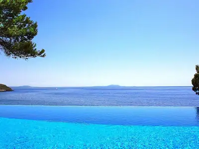 Pool. Spektakulärer Pool- und Meerblick Pool. Spektakulärer Pool- und Meerblick