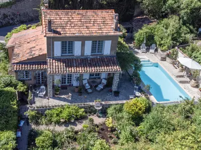 Außenseite Ferienhaus [Sommer]