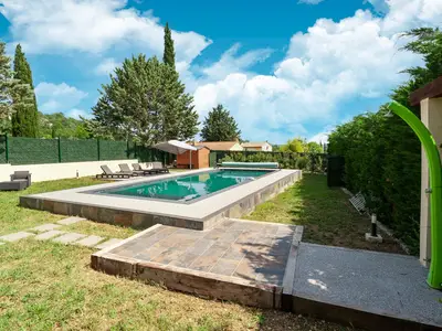 PoolOfHouse