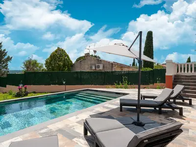 PoolOfHouse