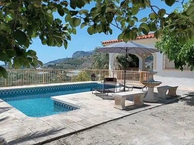 PoolOfHouse