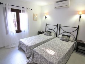 22390161-Ferienhaus-6-Calp-300x225-5