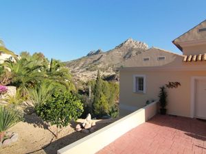 22389995-Ferienhaus-6-Calp-300x225-3