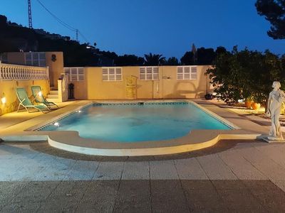 beleuchteter privater Pool 10 x 5.2 m