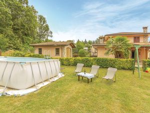 23739742-Ferienhaus-8-Camaiore-300x225-0