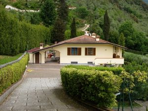 23303619-Ferienhaus-6-Camaiore-300x225-3