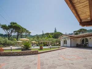 23859527-Ferienhaus-6-Camaiore-300x225-5