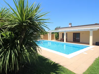 PoolOfHouse