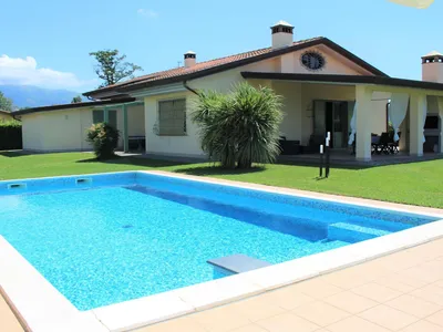 PoolOfHouse