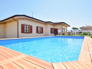 23741126-Ferienhaus-8-Camaiore-300x225-0