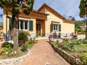 23745199-Ferienhaus-6-Camaiore-300x225-0