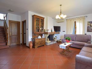 23762191-Ferienhaus-8-Camaiore-300x225-2