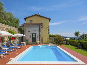 23837342-Ferienhaus-7-Camaiore-300x225-0