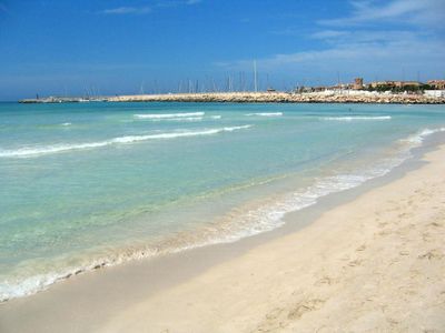 Sa Rapita - hier beginnt der kilometerlange Es Trenc Strand - Blick auf den Yachthafen Sa Raptia