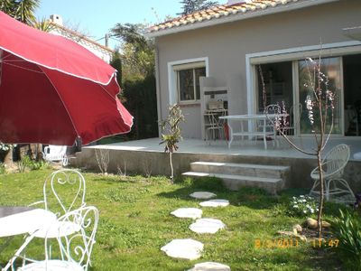 Haus Gartenseite mit Terrasse