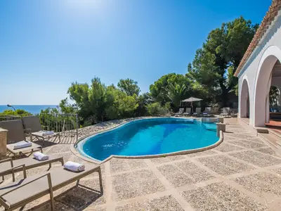 PoolOfHouse