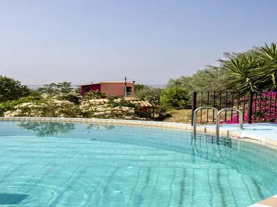 PoolOfHouse