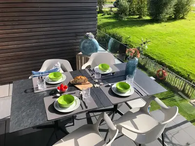 Loggia, ausgestattet mit Gasstrahler – Komfort bis in den Abend