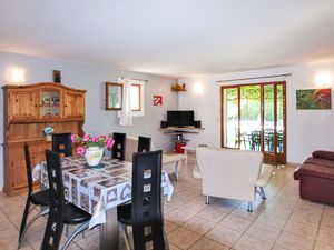 23748026-Ferienhaus-8-Carpentras-300x225-3