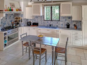 23755179-Ferienhaus-8-Carpentras-300x225-2