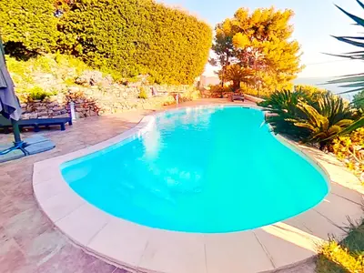 PoolOfHouse