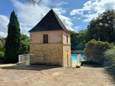 PoolOfHouse