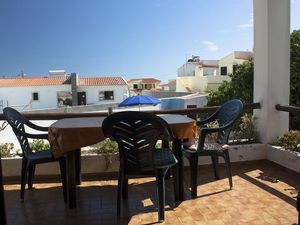 Terrasse mit Blick auf den Pool